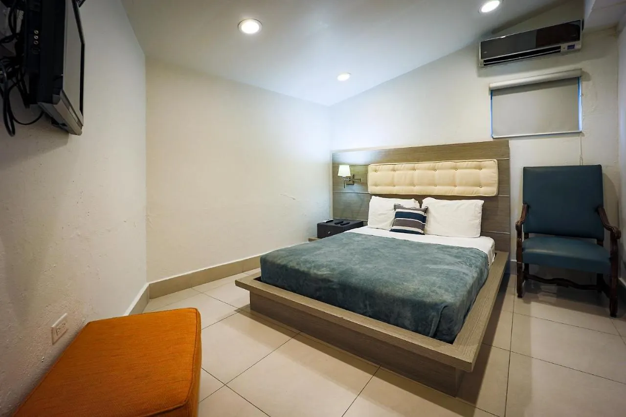Coral Suites San Juan 3*,